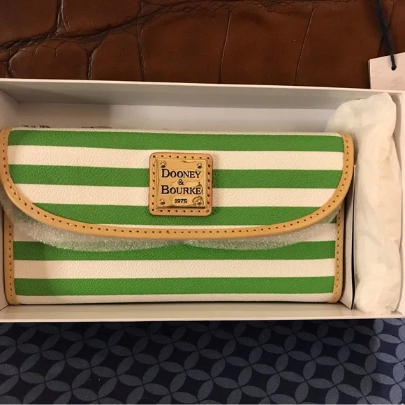 Dooney & Bourke Continental Clutch 🍀 in KELLY GREEN - Picture 2 of 5